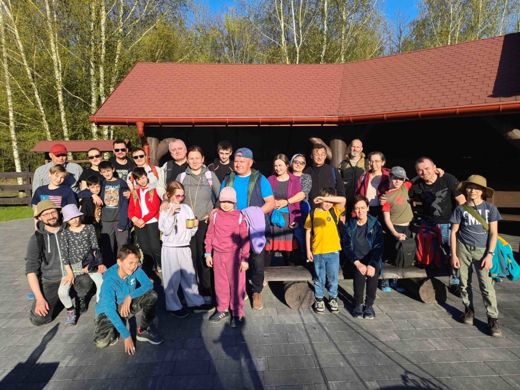 Uczestnicy biwaku surviwalowego w kwietniu 20216