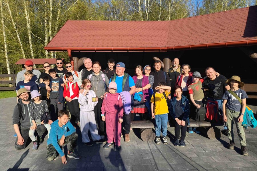 Uczestnicy biwaku surviwalowego w kwietniu 20216